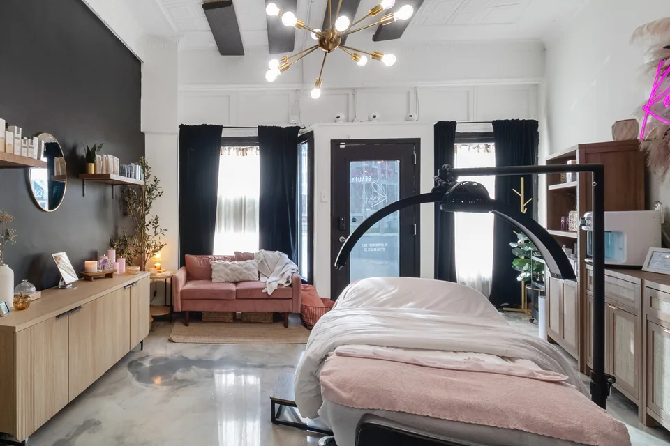 Office 7 — Storefront Suite
