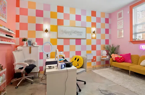 Suite 6 — interior photo 2